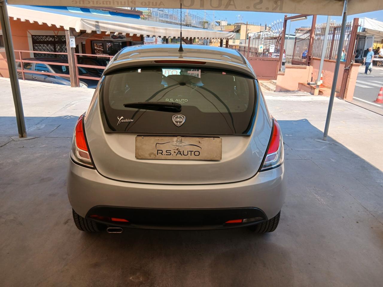 Lancia Ypsilon 1.2 69 CV 5 porte full 13