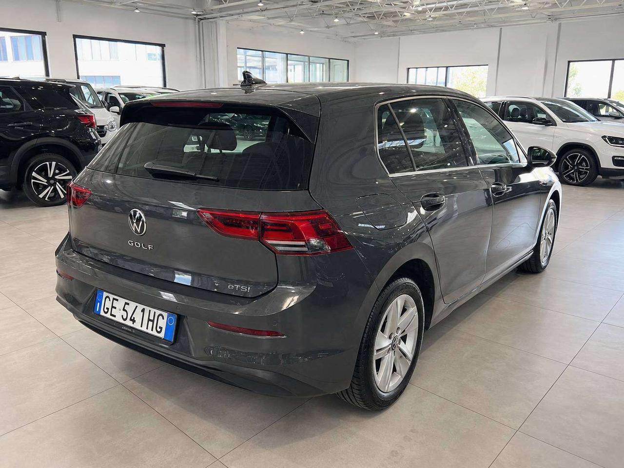 Volkswagen Golf 8 1.0 etsi evo 110CV Life dsg pronta consegna