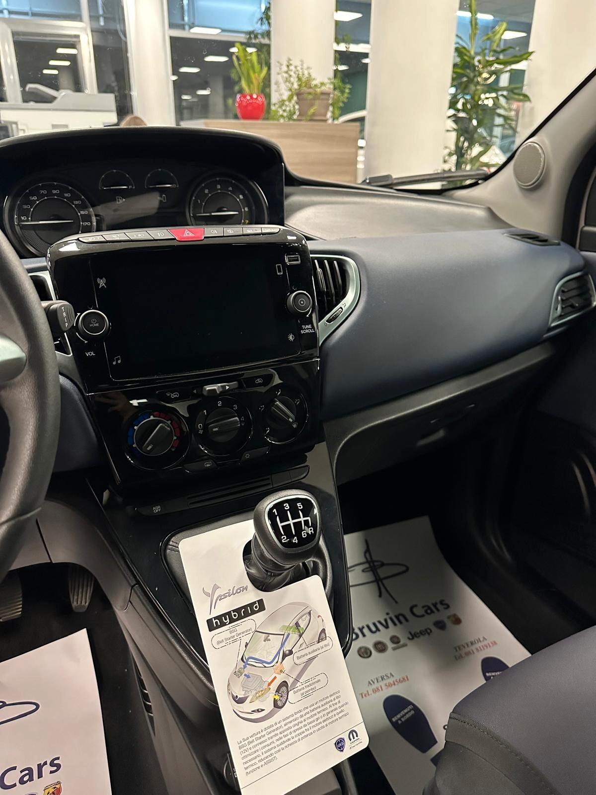 Lancia Ypsilon 2024 km 0 aziend PLATINO