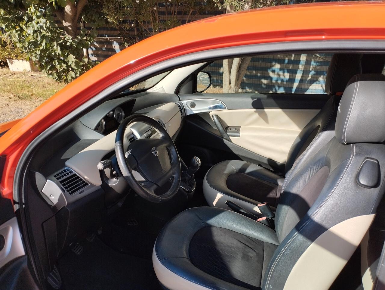 Lancia Ypsilon 1.3 MJT 75 CV Platino