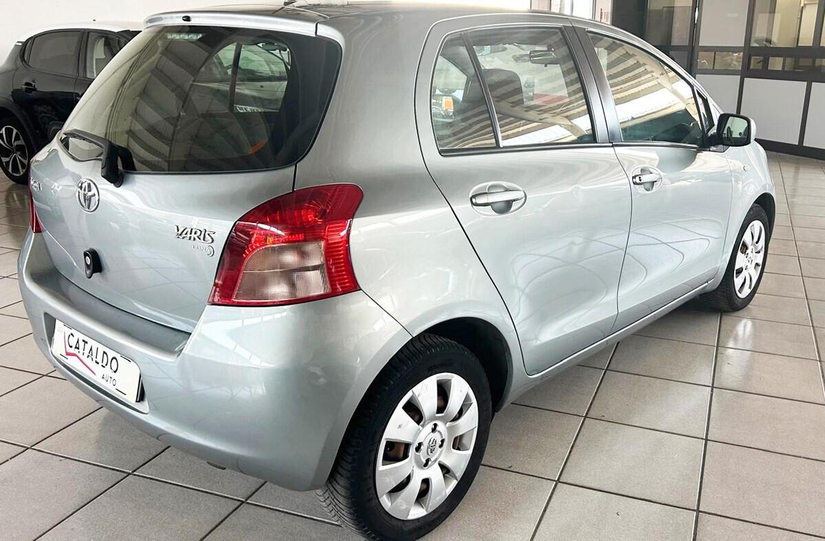 Toyota Yaris 1.3 5 porte Luna