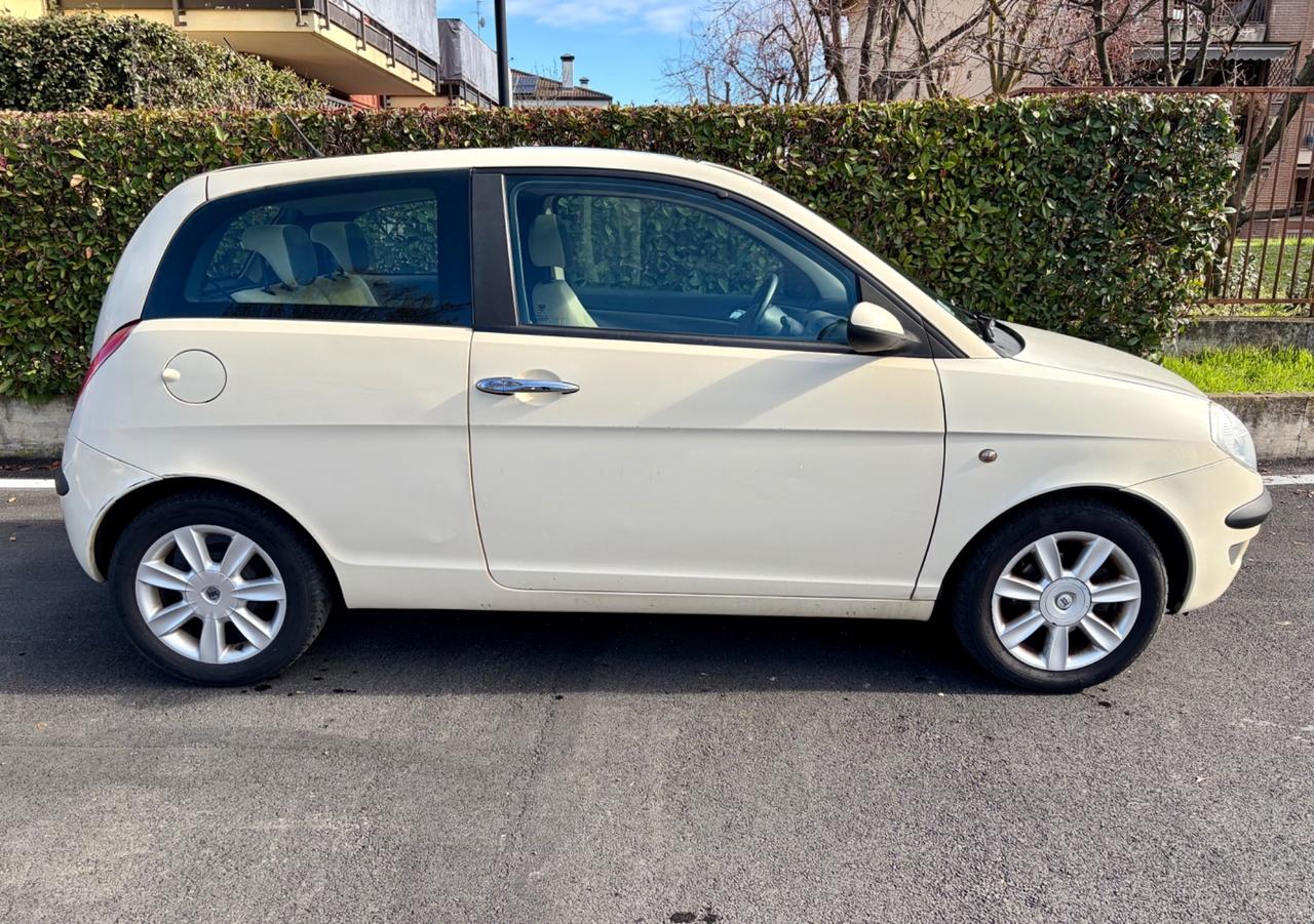 Lancia Ypsilon 1.2 16V