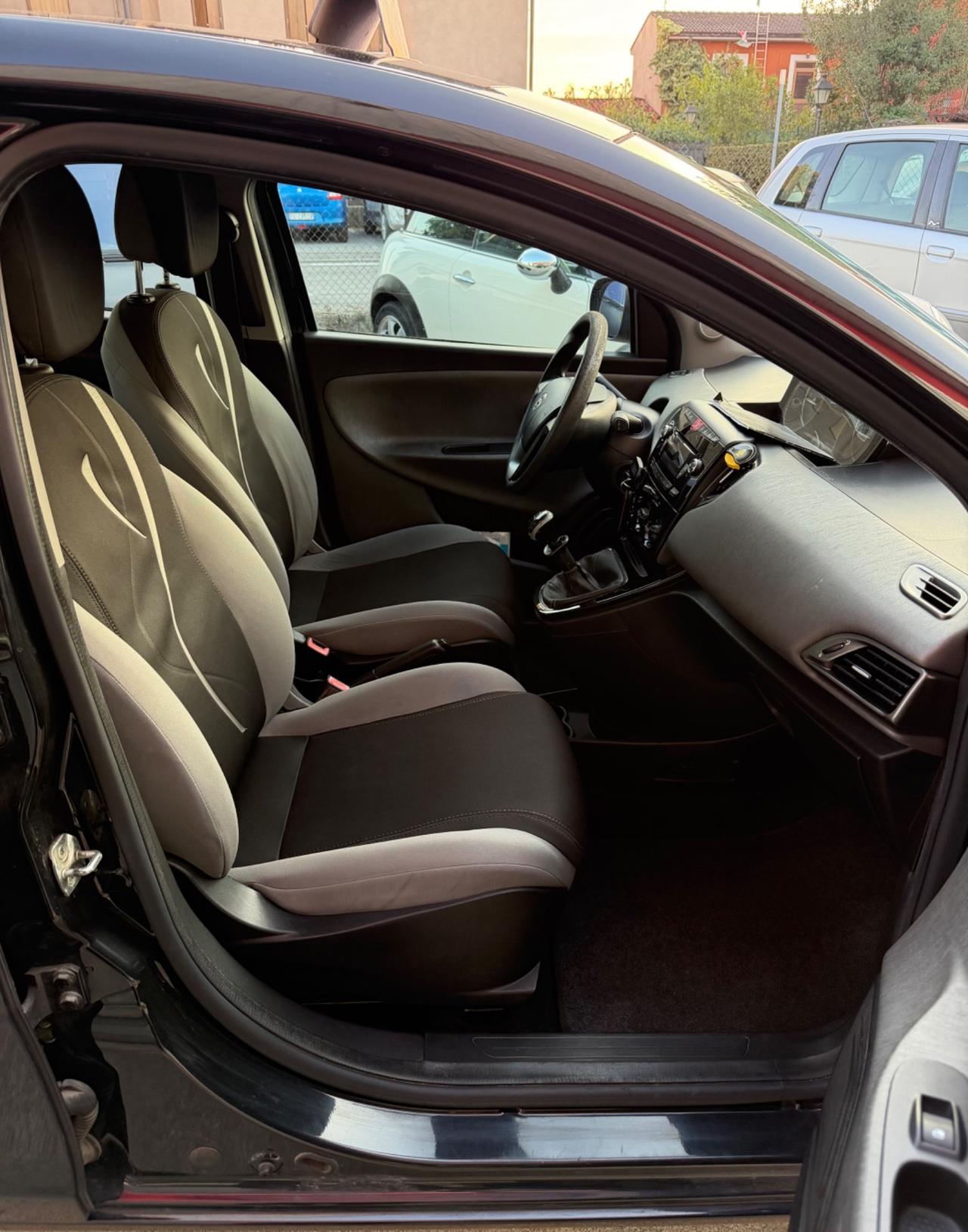 Lancia Ypsilon 85 CV 5 porte Metano Ecochic - Garanzia 12mesi