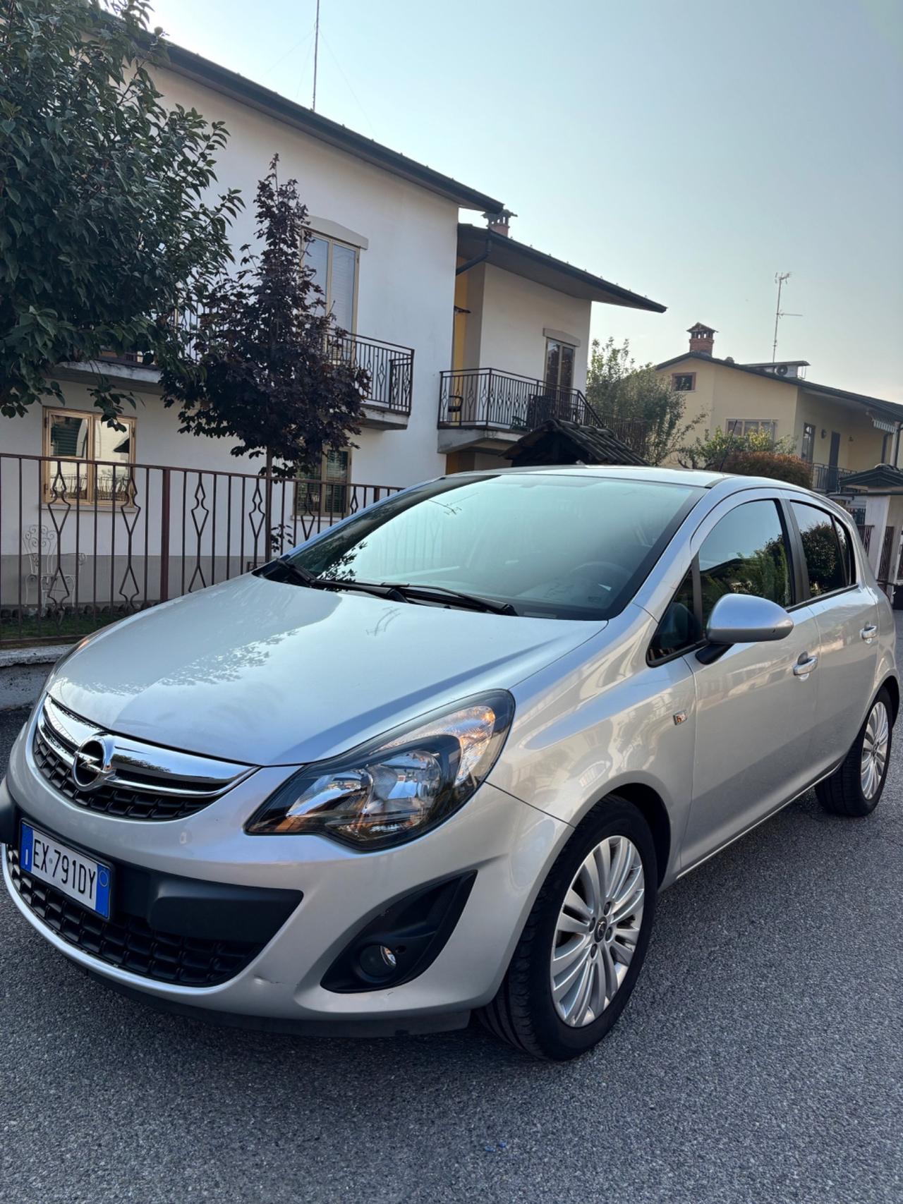Opel Corsa 1.2 5 porte Sport