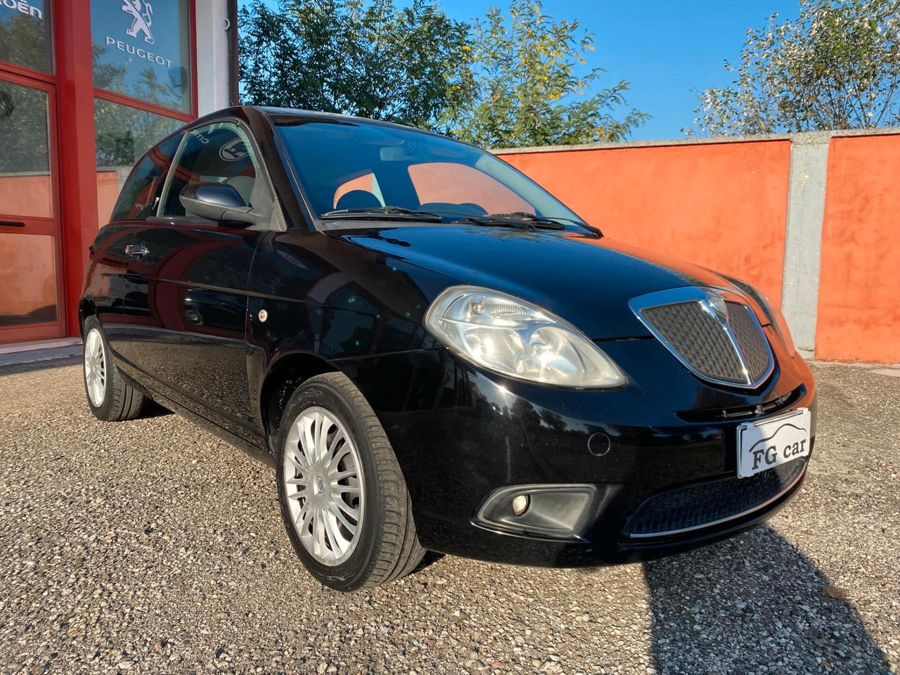 Lancia Ypsilon 1.2 Argento 60Cv NEOPATENTATI