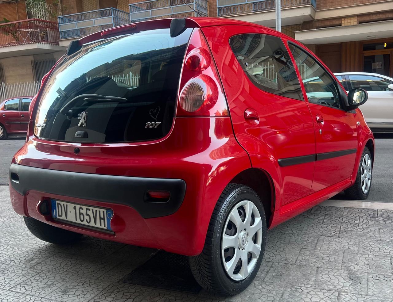 Peugeot 107 1.0 68CV 5p. Sweet Years automatica