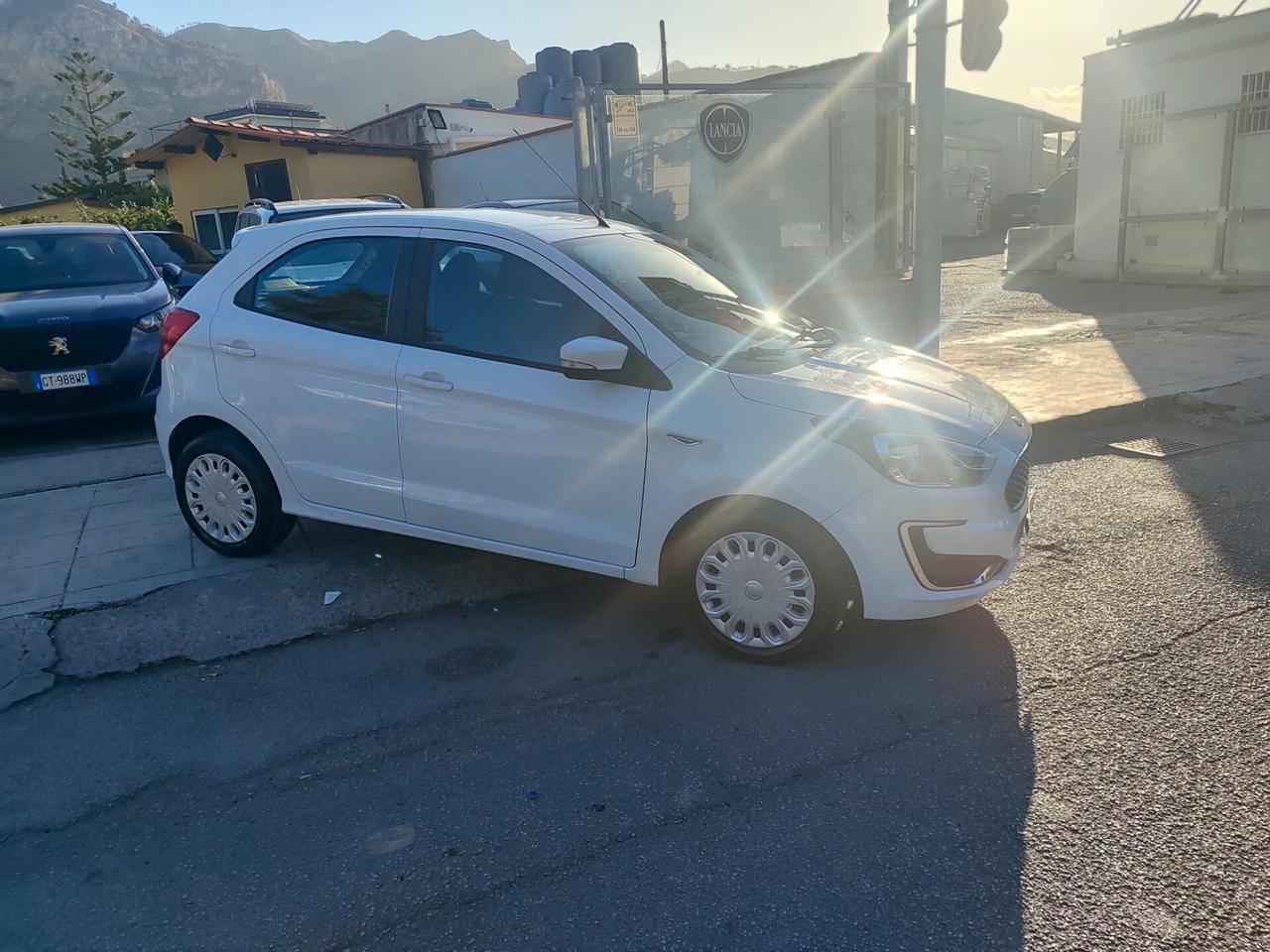 Ford Ka 1.2 Ti-VCT 85CV Black & White - White