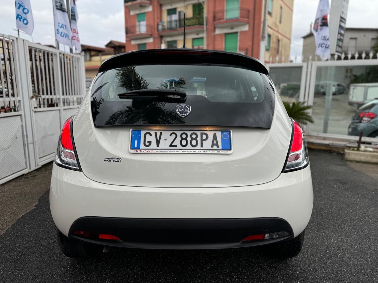 Lancia Ypsilon Hybrid e-DCT Edizione Cassina