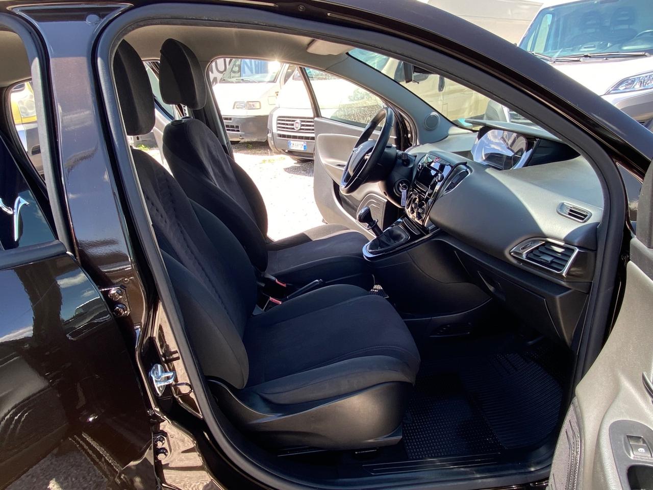 Lancia Ypsilon 1.2 69 CV Unyca UNICO PROPIETARIO,NEOPATENTATI