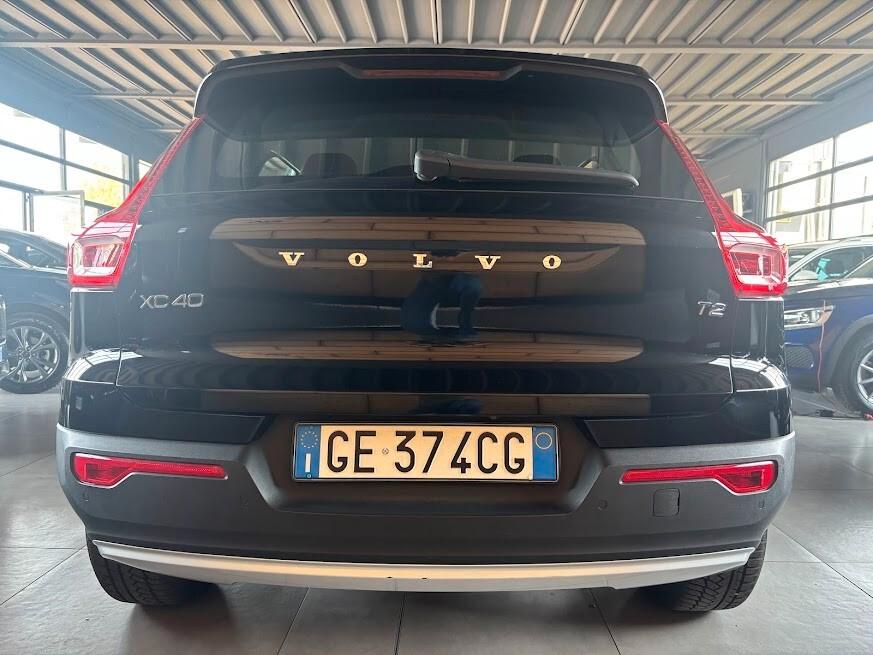 Volvo XC40 T2 Momentum Pro 129cv NEOPATENTATI