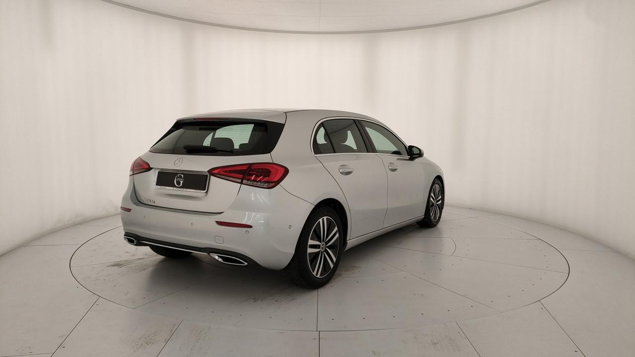 Mercedes-Benz Classe A - W177 2018 - A 180 d Sport auto