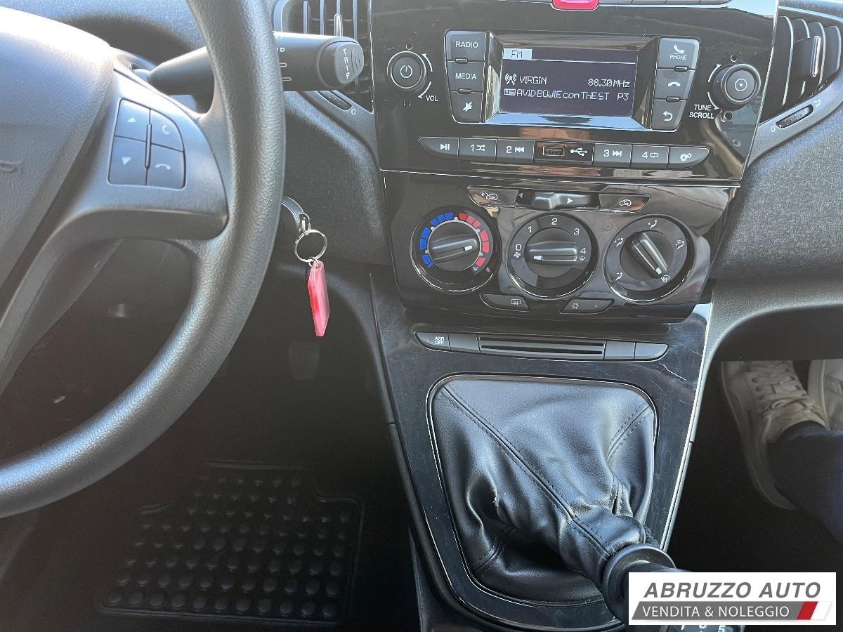 LANCIA Ypsilon 1.0 5p Hybrid Silver 16.000 KM