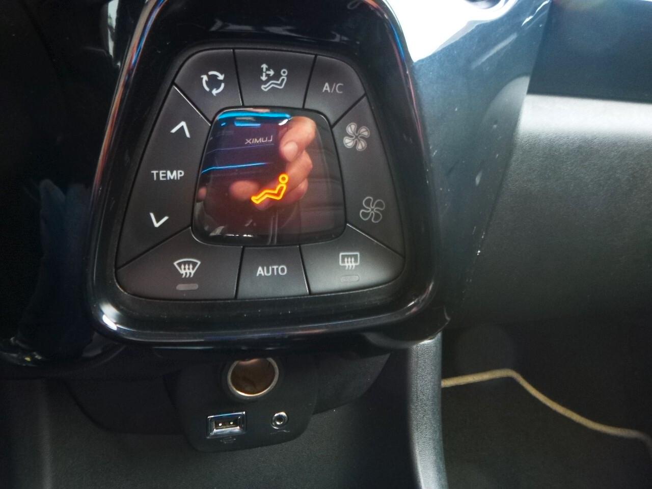 Toyota Aygo 1.0 VVT-i 69 CV 5 porte x-clusiv