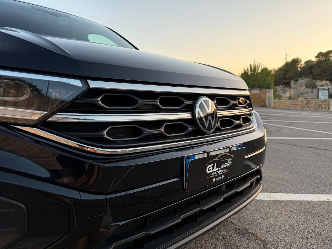 Volkswagen T-Roc R-LINE/2.0 150 CV/18"/FULL LED/CAR PLAY