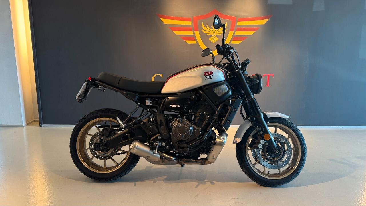 YAMAHA MOTO XSR 700- 2023