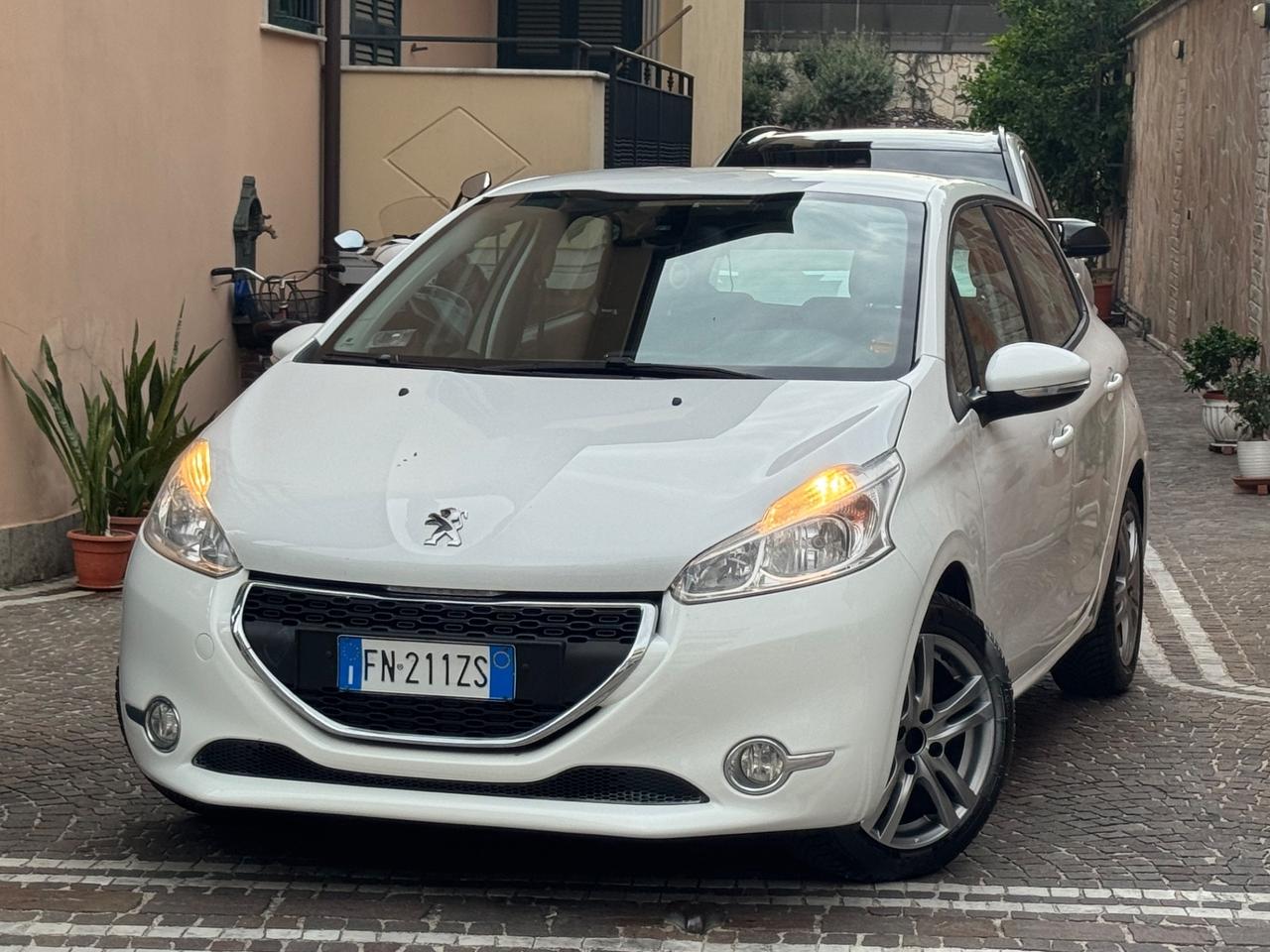 Peugeot 208 1.6 e-HDi 92 CV Stop&Start 5 porte Allure