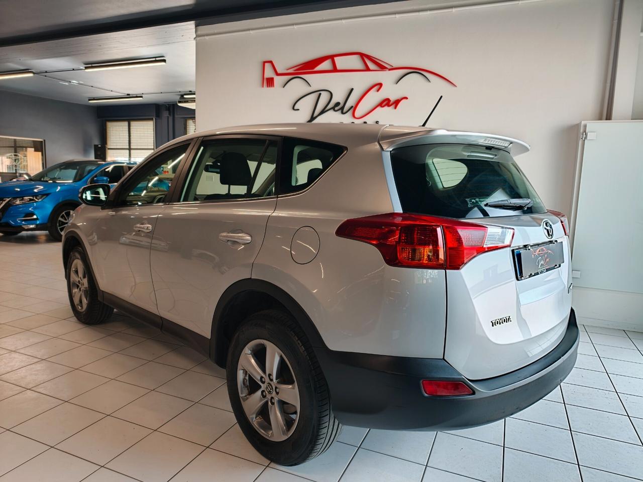 Toyota RAV 4 RAV4 2.0 D-4D 2WD Style White Ed.