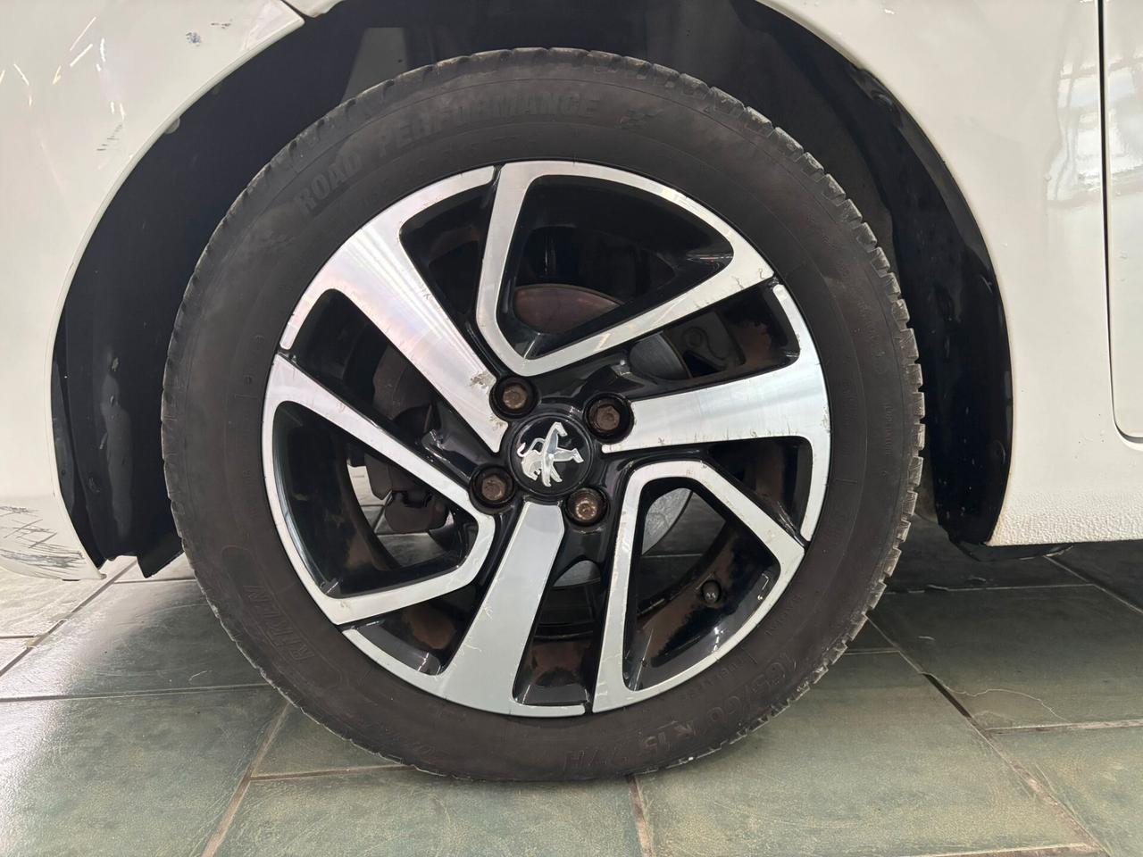 Peugeot 108 VTi 68 5 porte Allure