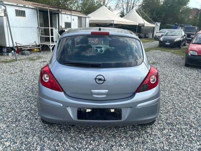 Opel Corsa 1.2 3 porte Cosmo