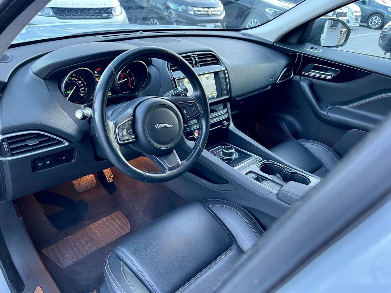 Jaguar F-Pace F-Pace 2.0d Portfolio awd 180cv auto CATENA NUOVA