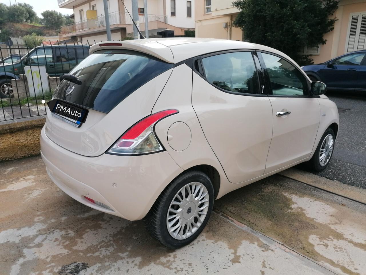 Lancia Ypsilon 1.2 69 CV 5 porte GPL Ecochic Gold