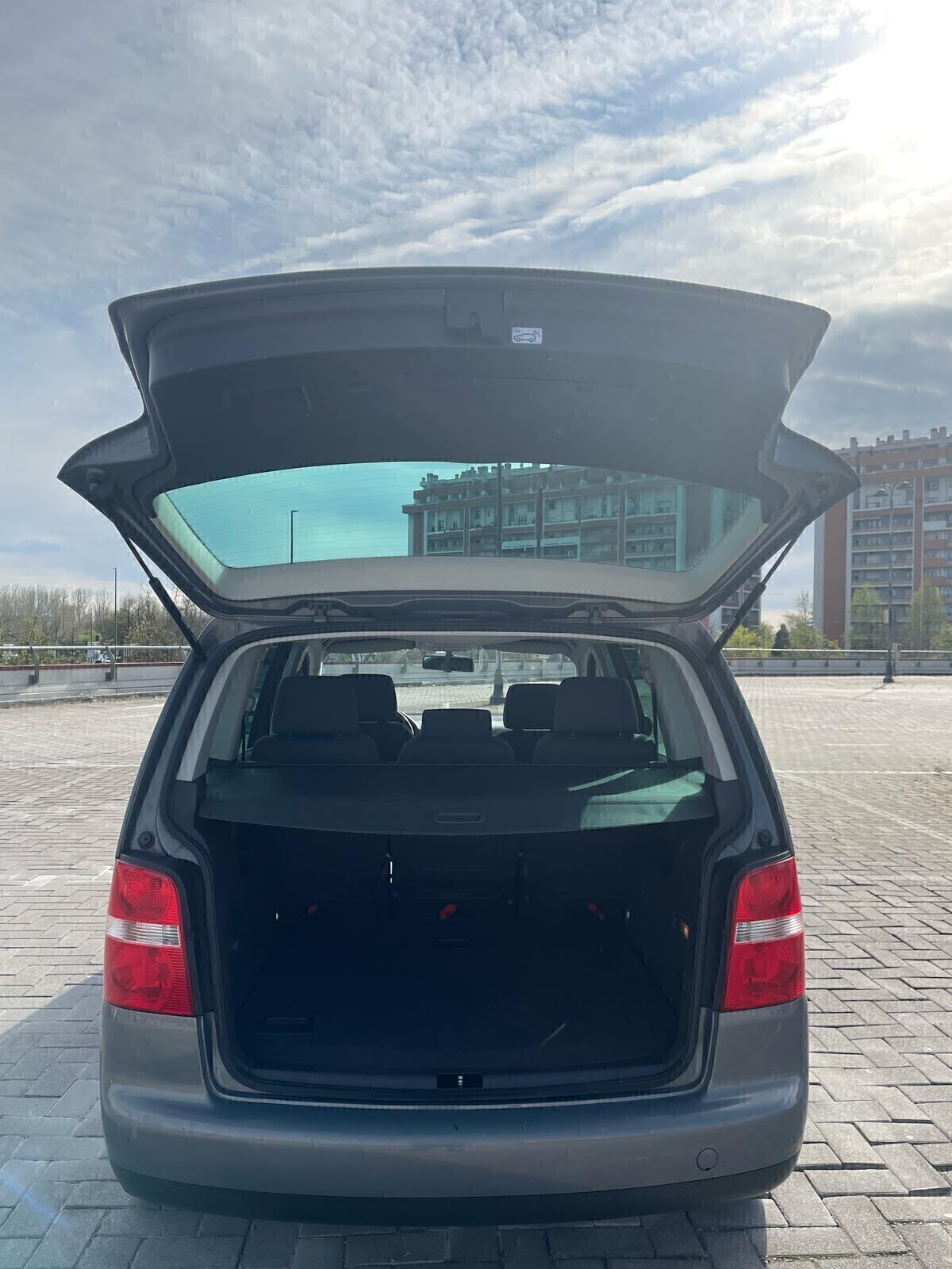 Volkswagen Touran 1.6 16V FSI Highline UNI.PRO 12 MESI GARANZIA