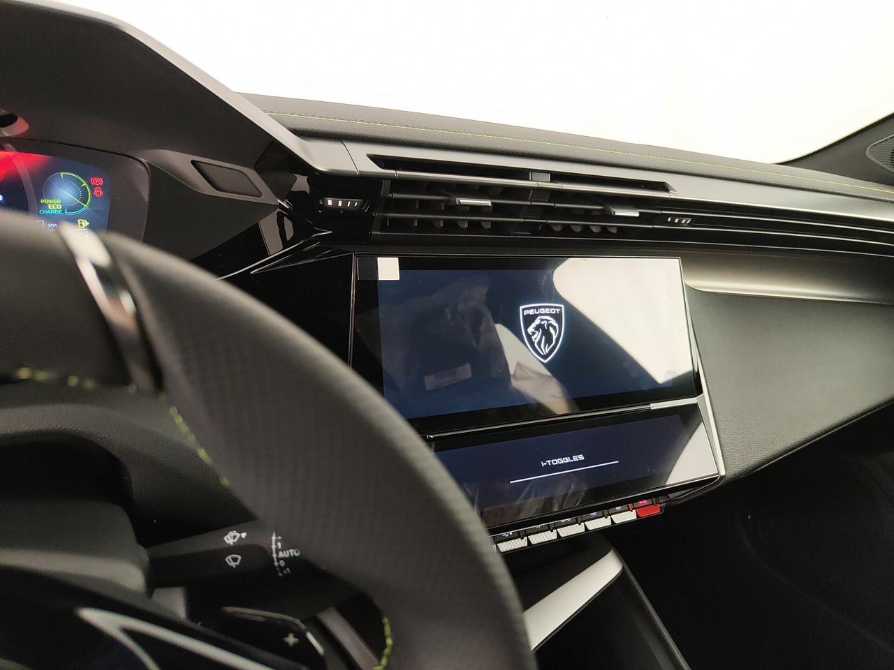 Peugeot 408 Hybrid 136 e-DCS6 GT