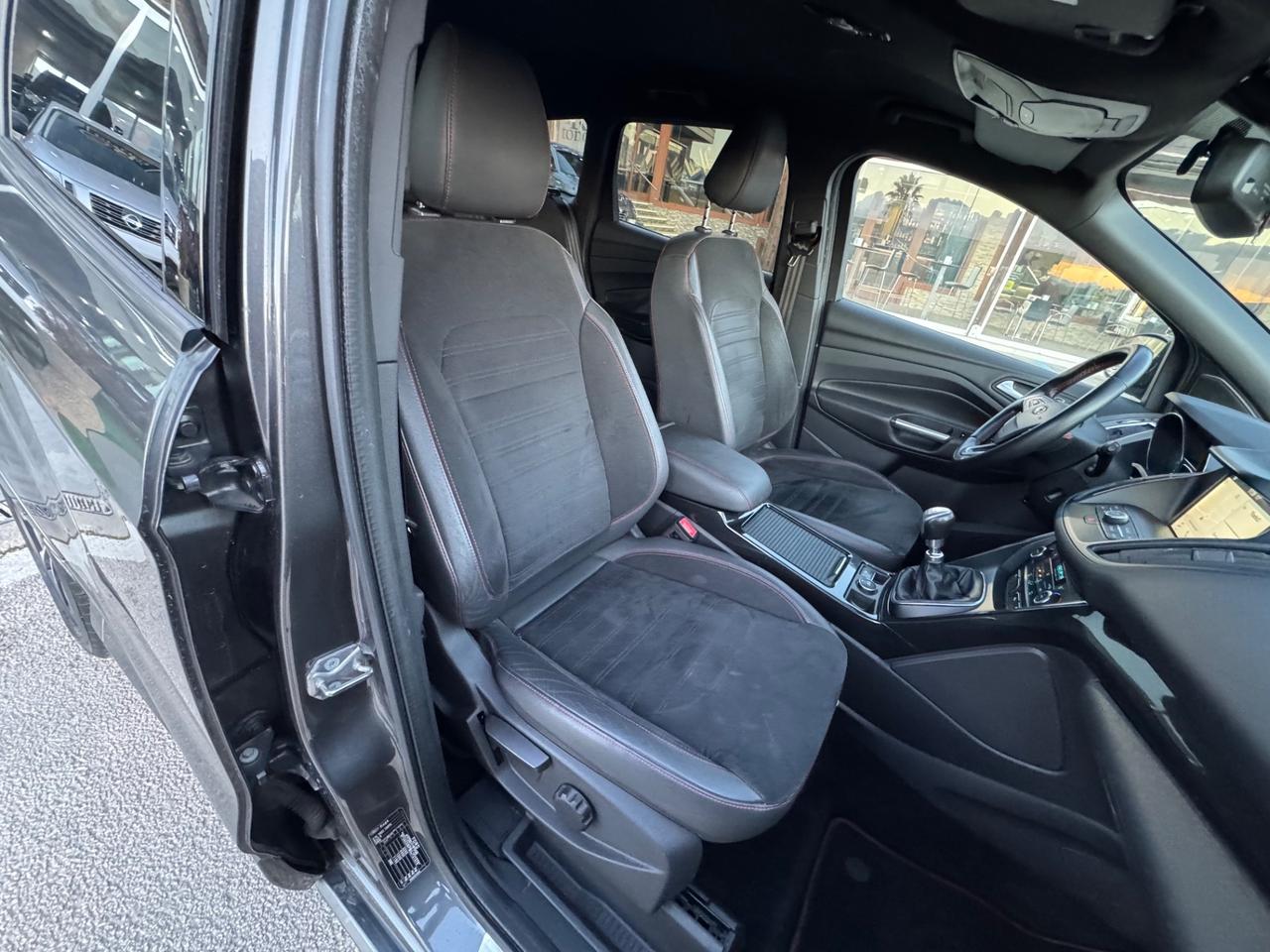 Ford Kuga 2.0 TDCI 150 CV S&S 4WD ST-Line