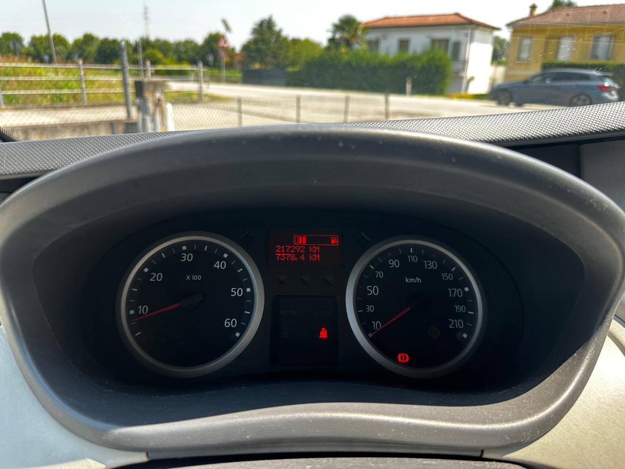 Renault Trafic T29 2.5 dCi OMOLOFATO PER DISABILI