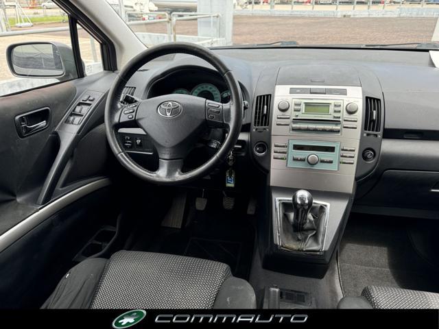 TOYOTA Corolla Verso 2.2 16V D-4D D-Cat