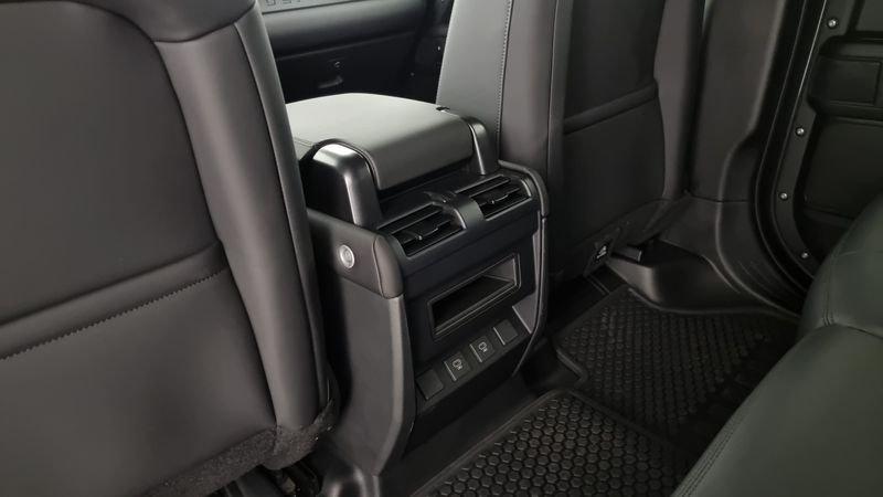 Land Rover Defender 110 3.0d i6 mhev X-Dynamic SE awd 200cv auto