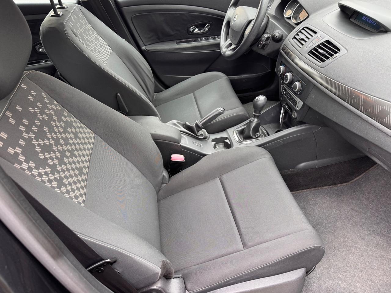 Renault Mégane 1.5 dCi 110CV neopaten garanzia 12 mesi