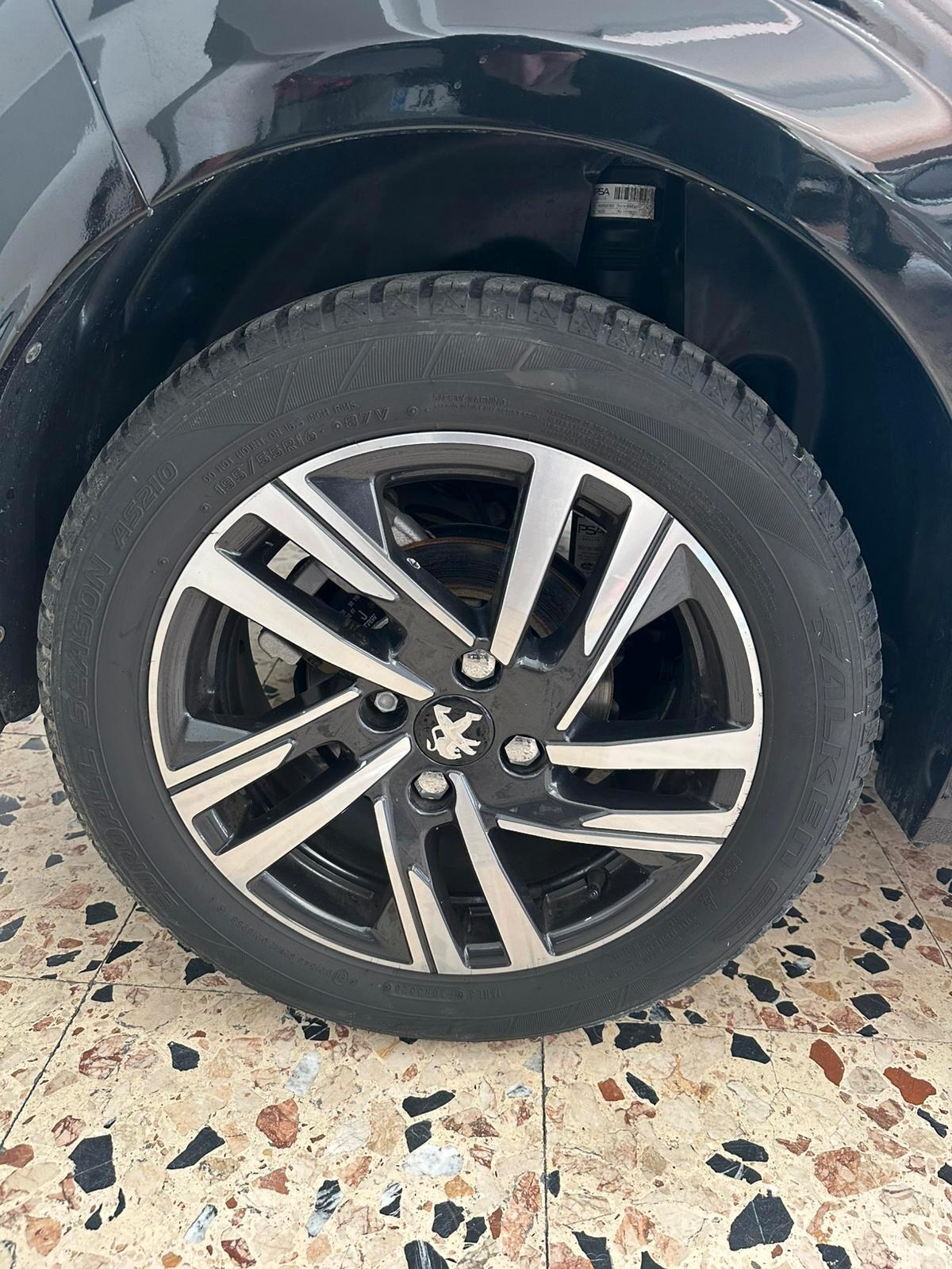 Peugeot 208 BlueHDi 100 Stop&Start 5 porte Allure Navi Pack