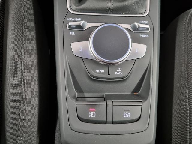 AUDI Q2 30 TDI Identity Black