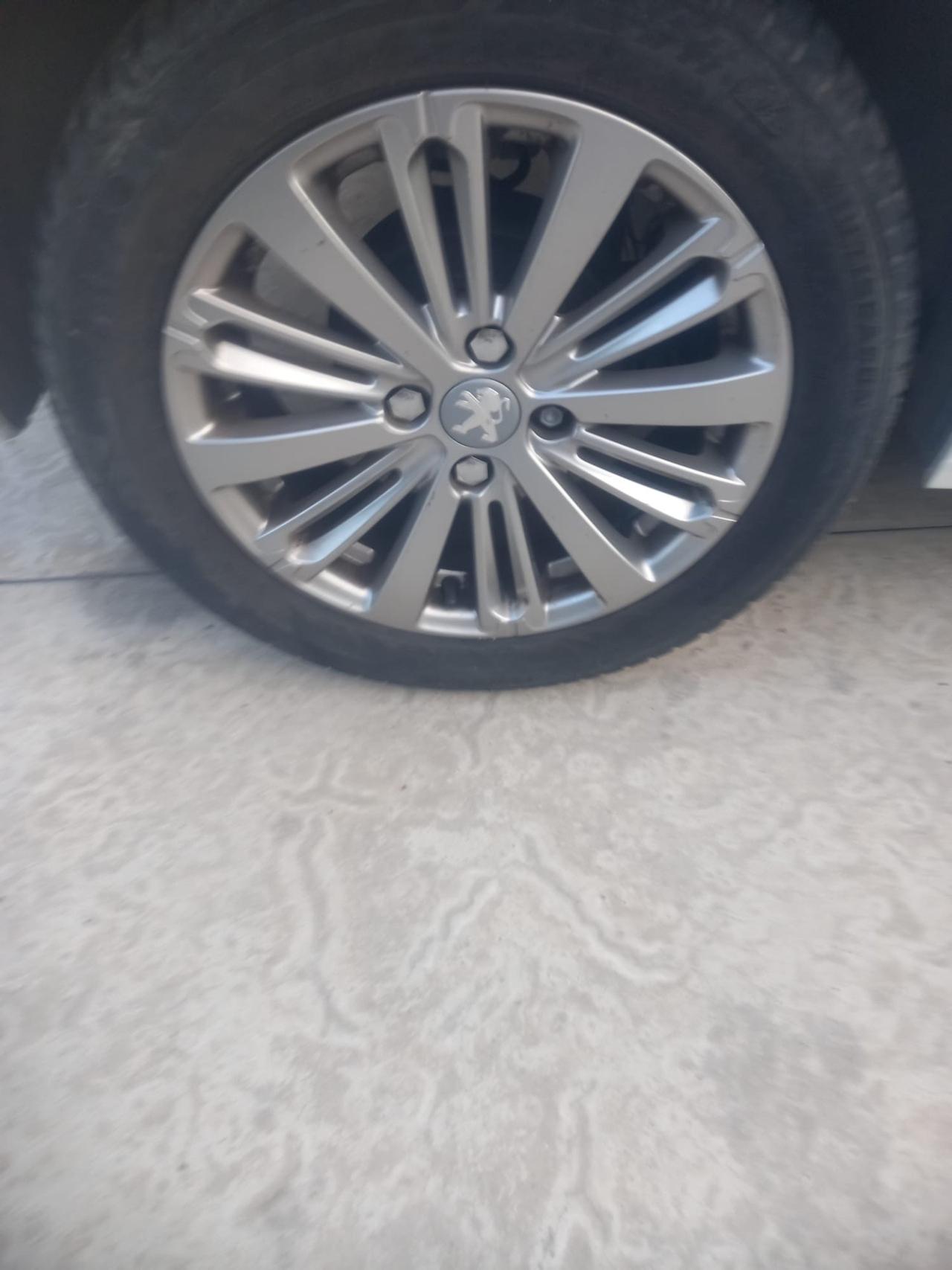 Peugeot 208 2018 sinistrata Incidentata