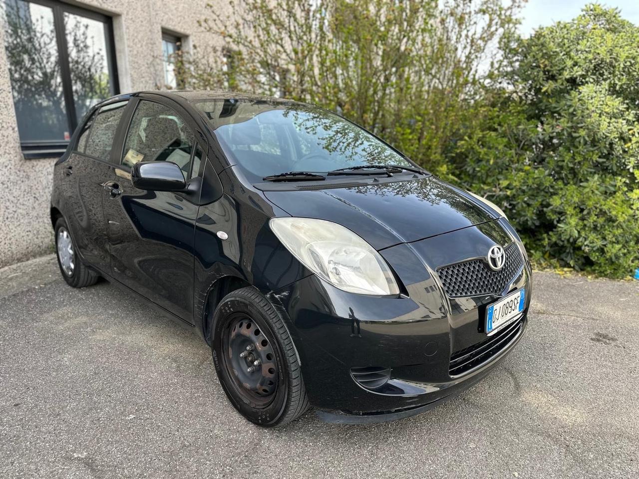 Toyota Yaris 1.0 5 porte Sol