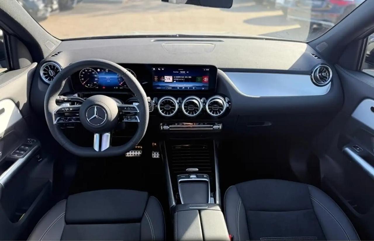 MERCEDES GLA 200D 150CV 4MATIC AMG + TETTO *2026