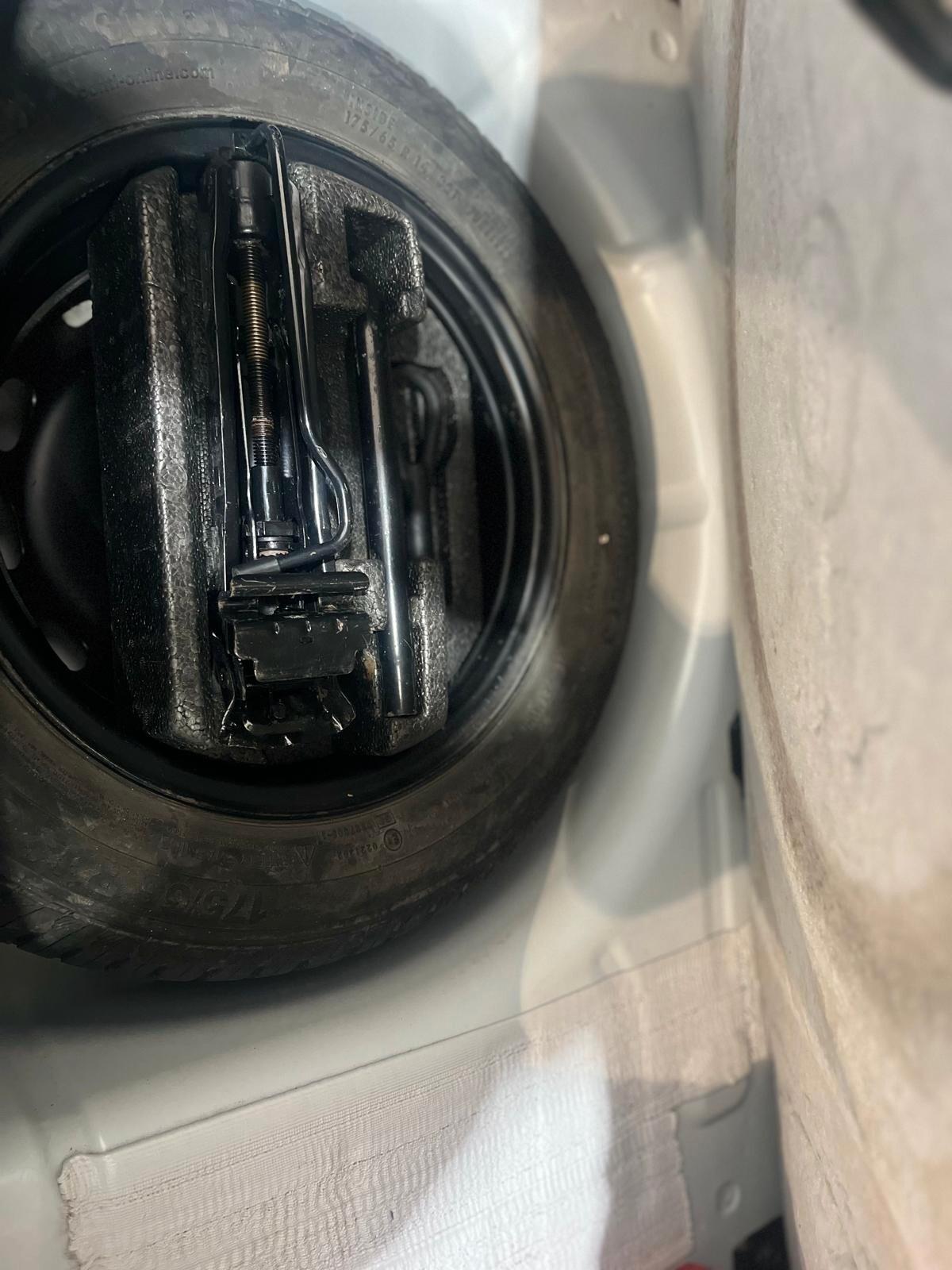 FORD FIESTA 1.2 60CV TITANIUM *UNICOPRO* *2012*