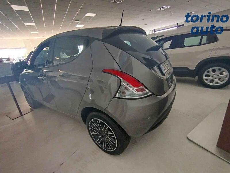 Lancia Ypsilon Ibrida SILVER PLUS