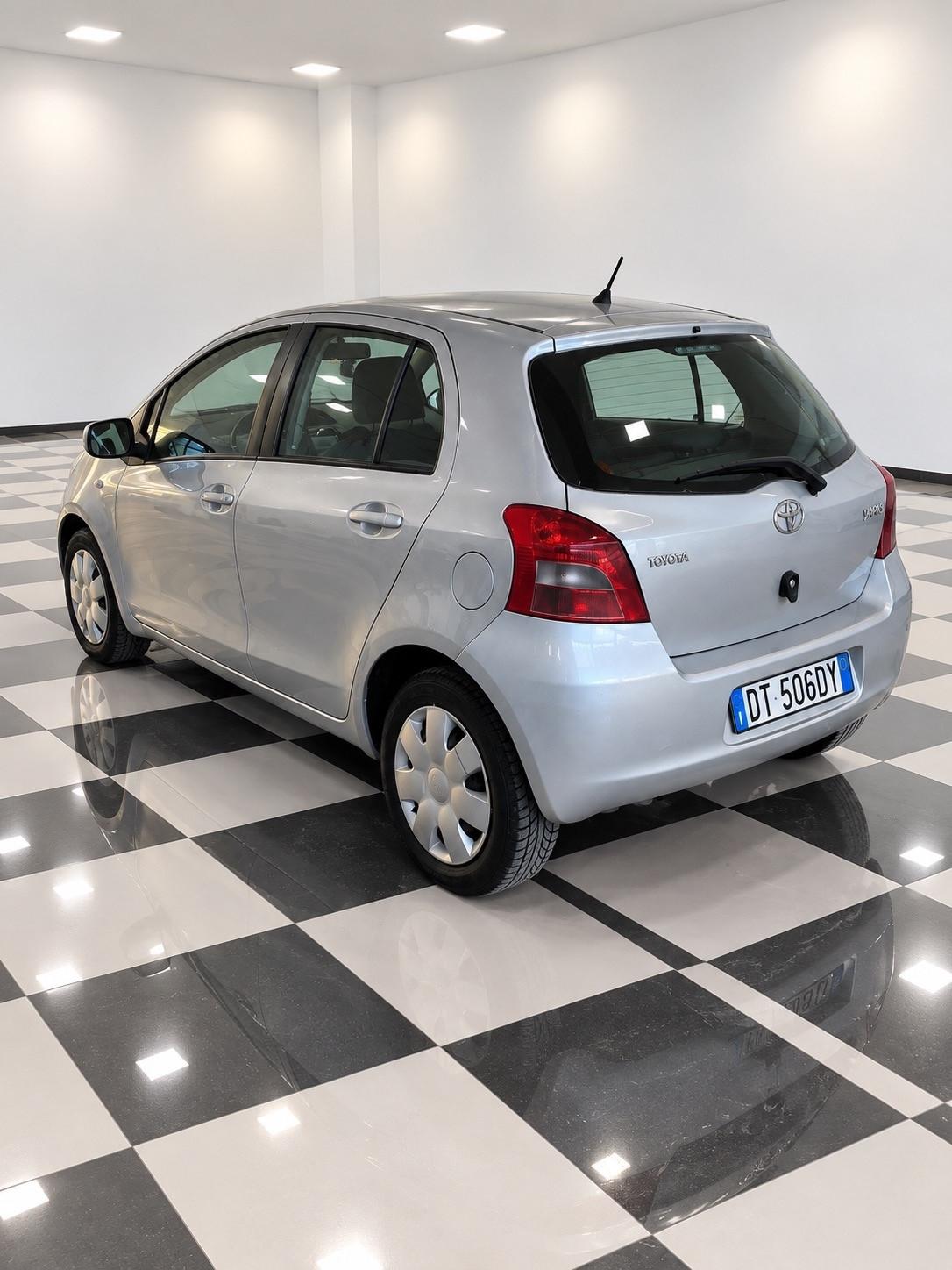 Toyota Yaris 1.0 5 porte Sol