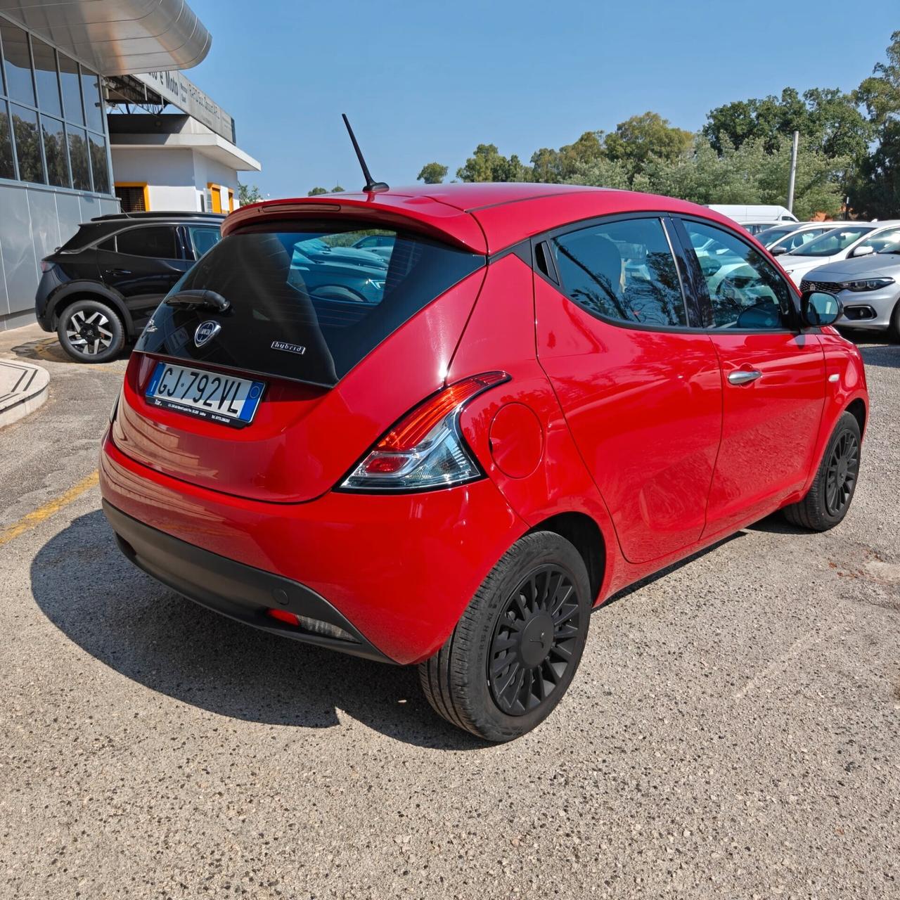 Lancia Ypsilon 1.0 Bz 70 Cv Hybrid Silver
