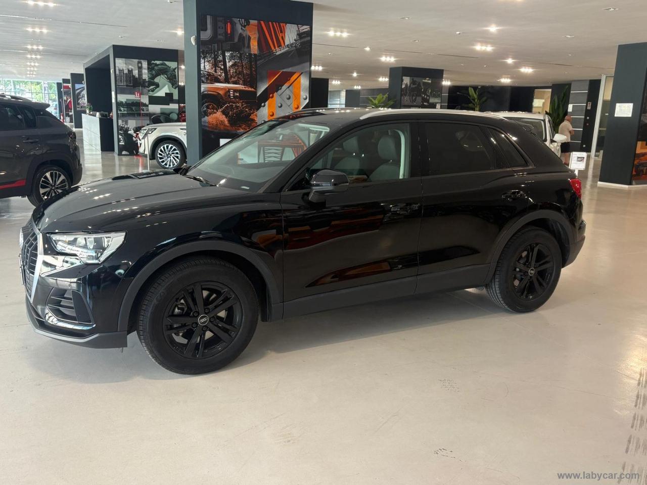 AUDI Q3 35 TDI S tronic Business Advanced