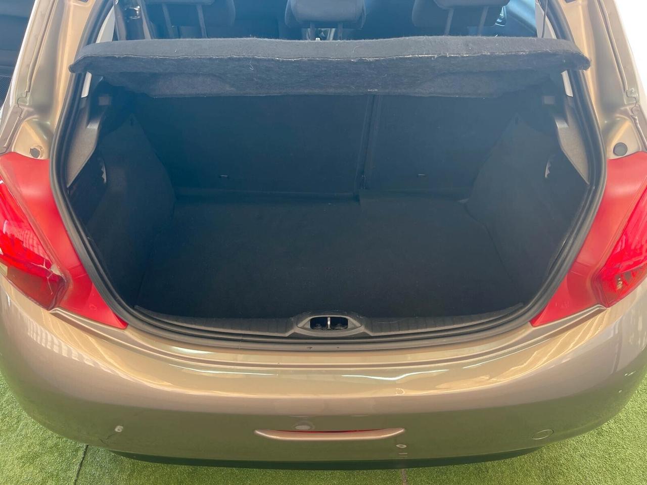 PEUGEOT 208 1.2 BENZINA 82CV