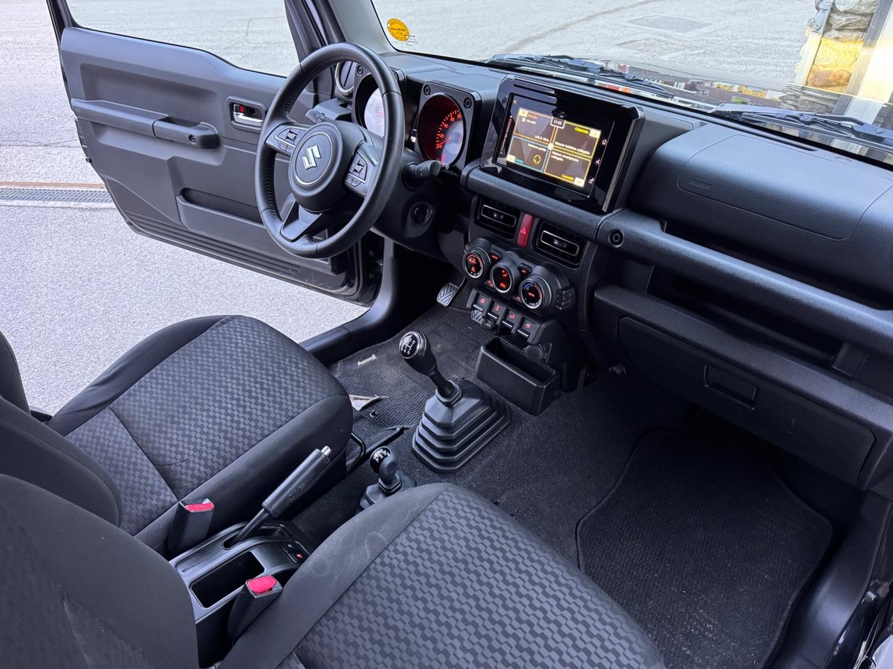 Suzuki Jimny 1.5 5MT Top