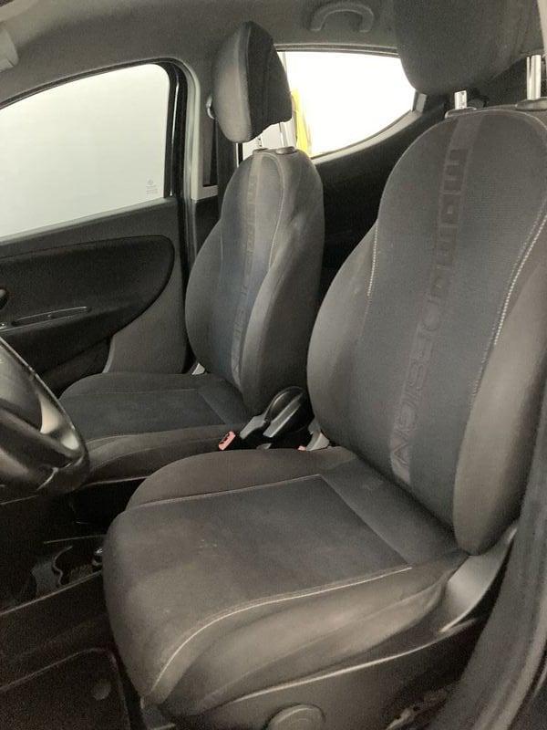 Lancia Ypsilon Ypsilon 1.2 69 CV 5 porte S Momodesign