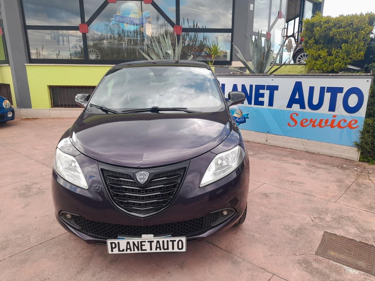 Lancia Ypsilon 0.9 TwinAir 85 CV 5 porte Metano Ecochic Silver