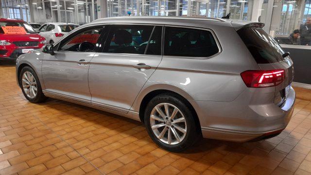 VOLKSWAGEN Passat Variant 1.6 TDI SCR DSG Business NAVI