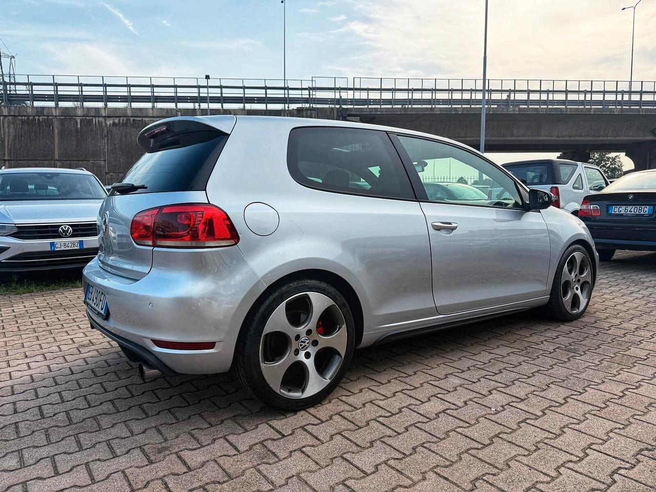Volkswagen Golf GTI 2.0 TSI DSG 3p.