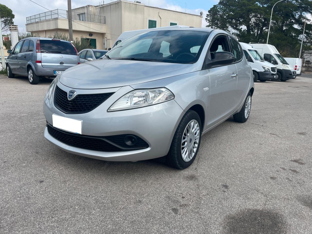 Lancia Ypsilon 1.2 69 CV 5 porte Silver