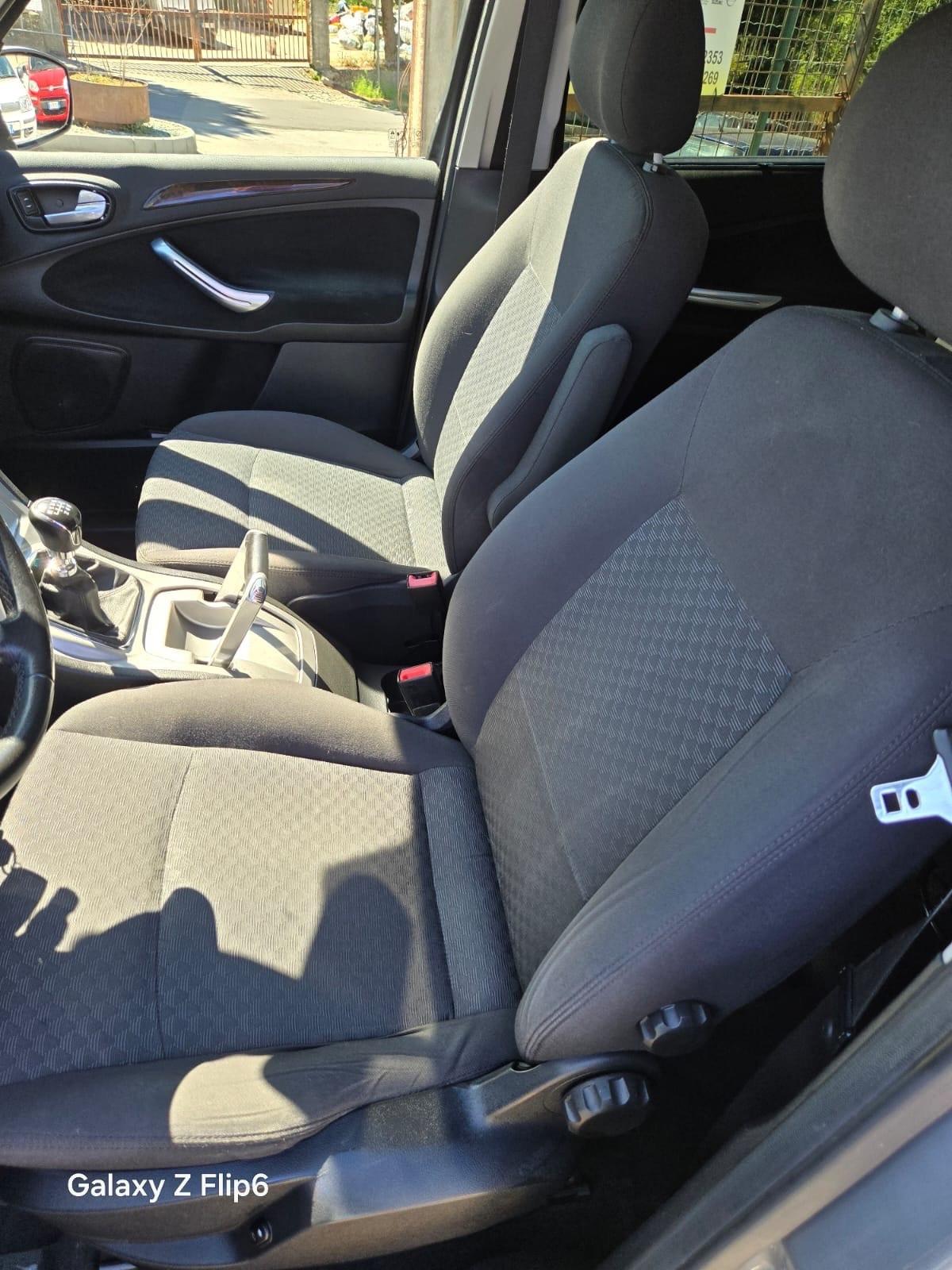 Ford Galaxy 2.0 TDCi 140 CV Ghia DPF